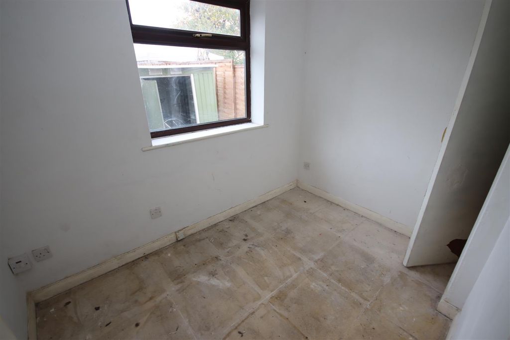 Additional image 5 of 2 bed flat for saleHill Rise, Chippenham SN15