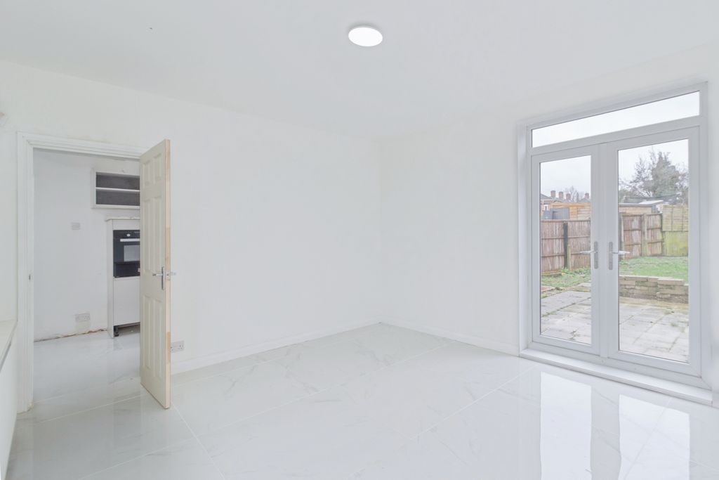 Additional image 3 of 3 bed semi-detached house for saleHockley Farm Road, Leicester LE3
