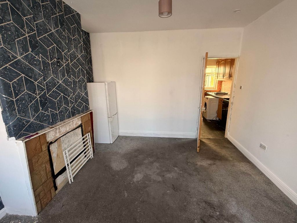 Additional image 2 of 3 bed town house for saleGreenwood Road, Leicester LE5