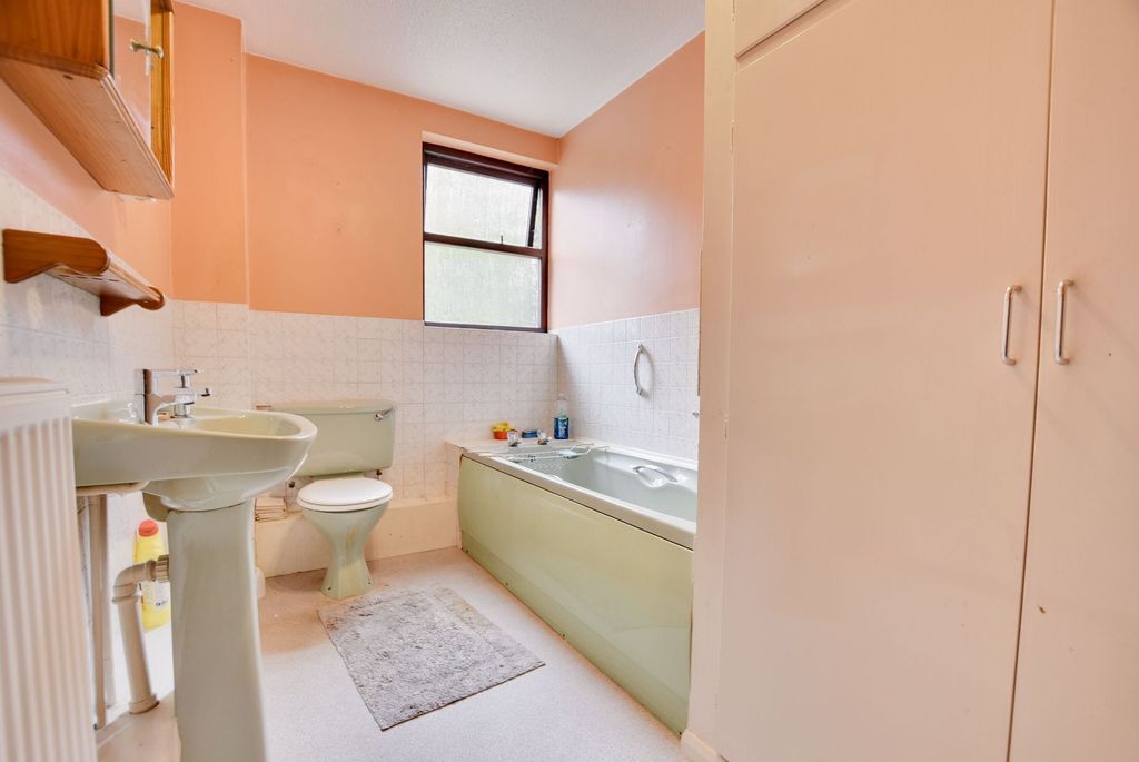 Additional image 12 of 2 bed flat for saleSt. Marys Road, Clarendon Park, Leicester LE2