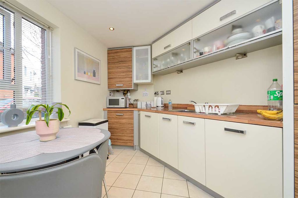 Additional image 6 of 2 bed flat for salePear Tree Close, Lichfield WS14