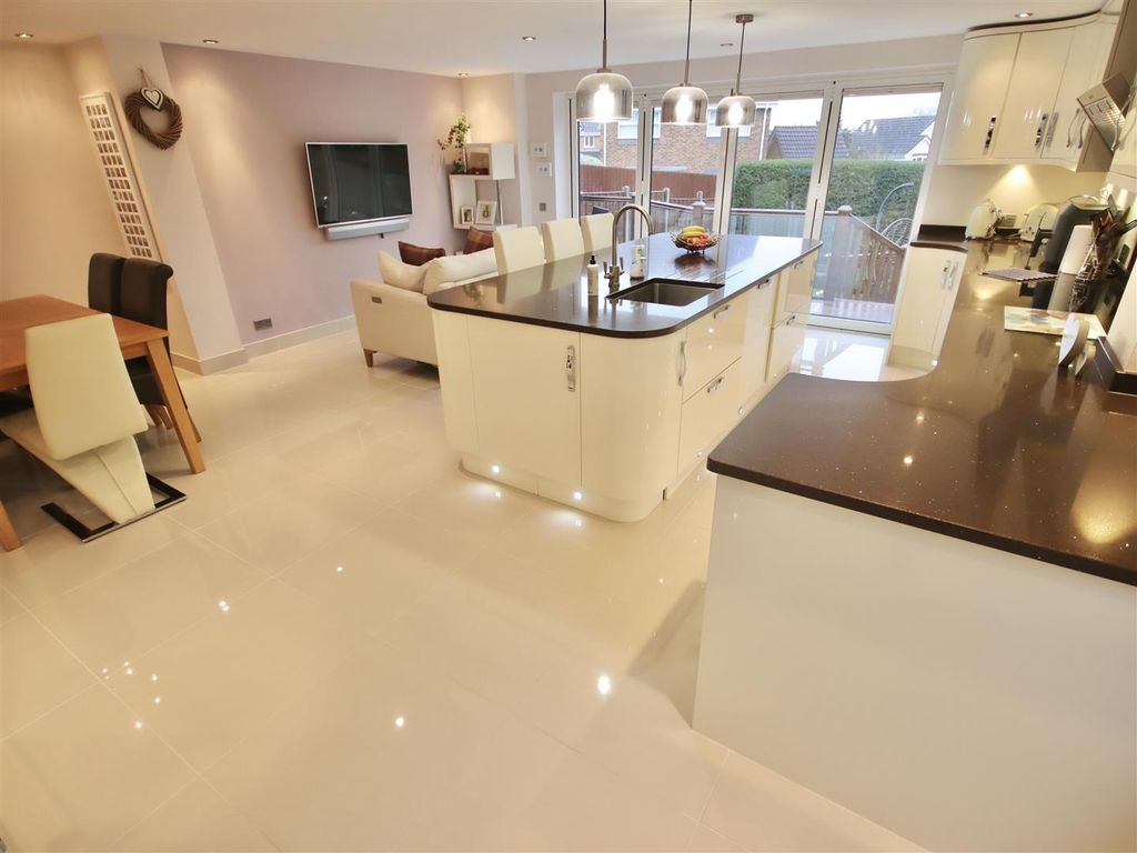 Additional image 3 of 4 bed detached house for saleWishart Way, Chippenham SN15