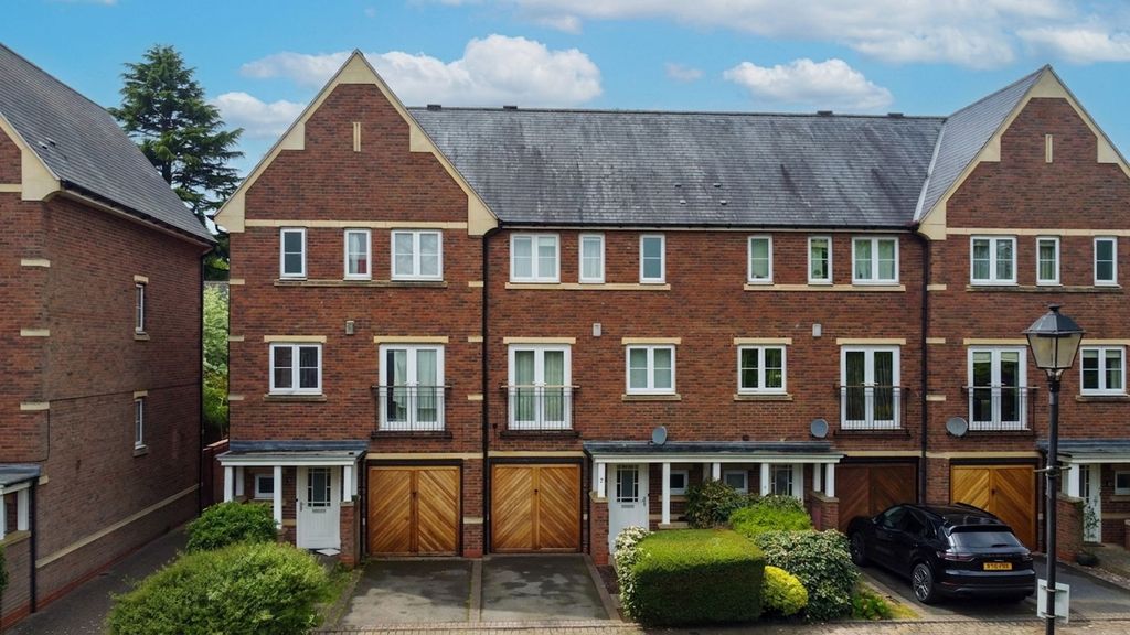 4 bed terraced house for saleScholars Walk, Leicester LE2