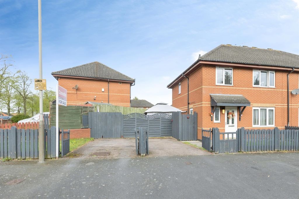 3 bed semi-detached house for saleRepington Row, Leicester LE2
