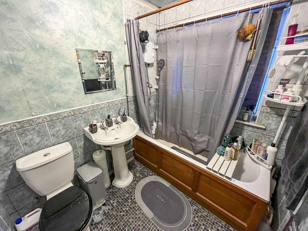 Additional image 8 of 3 bed semi-detached house for saleChestnut Avenue, Leicester, Leicestershire LE5