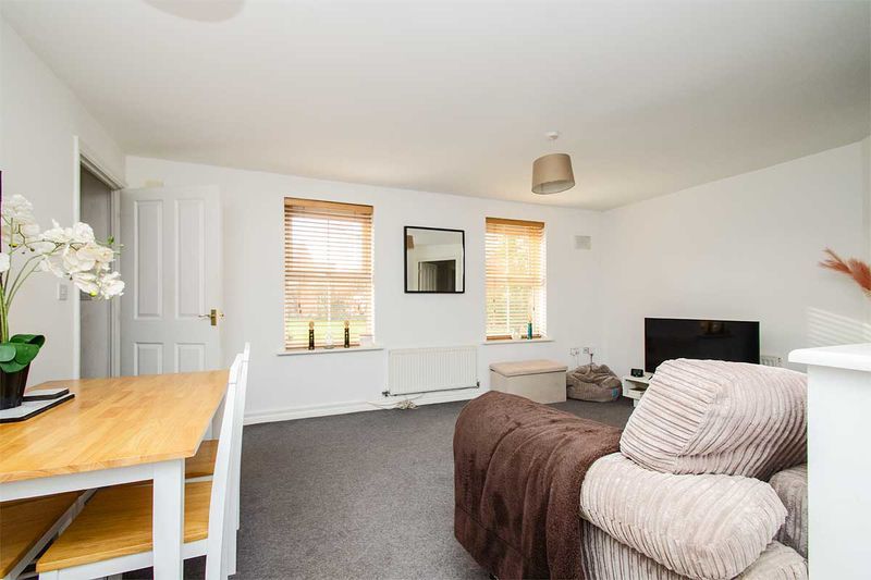 2 bed flat for saleSanders Way, Lichfield (Nr Shortbutts Lane) WS14 photo 4