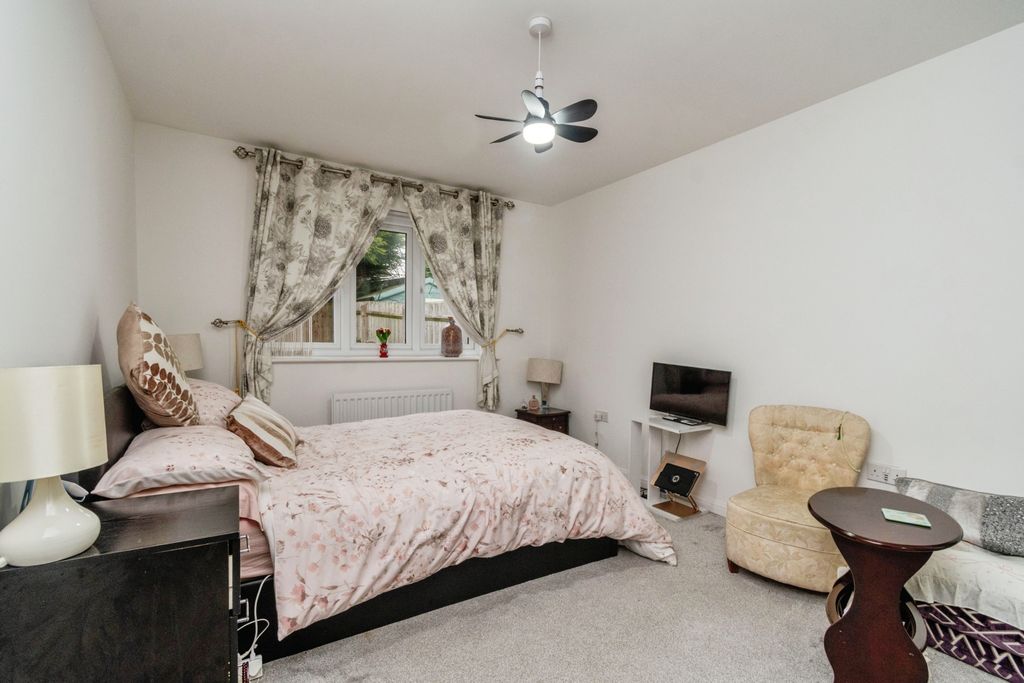 Additional image 11 of 2 bed detached bungalow for saleOak Tree Drive, Wolverhampton WV11