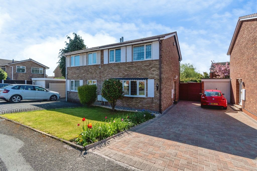 3 bed semi-detached house for saleColumbian Drive, Cannock WS11