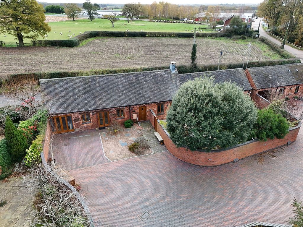 3 bed barn conversion for salePillaton, Penkridge ST19 photo 4