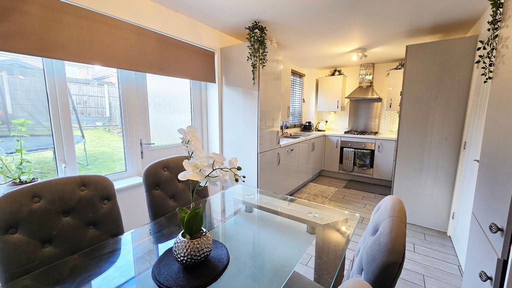 3 bed semi-detached house for saleRaywell Road, Hamilton LE5