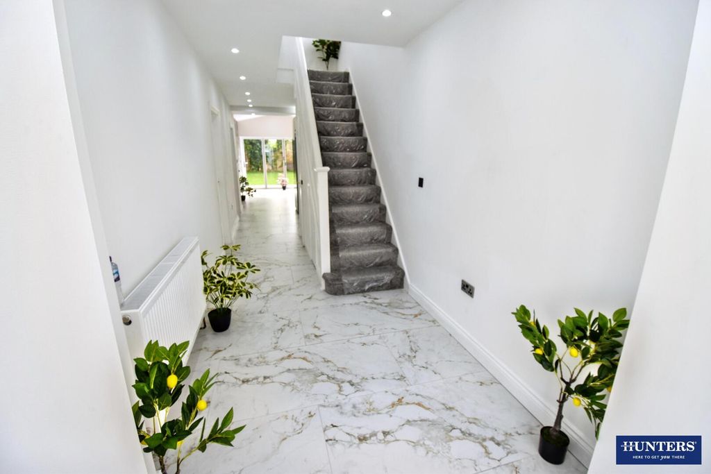 Additional image 11 of 5 bed semi-detached house for saleTythorn Drive, Wigston LE18