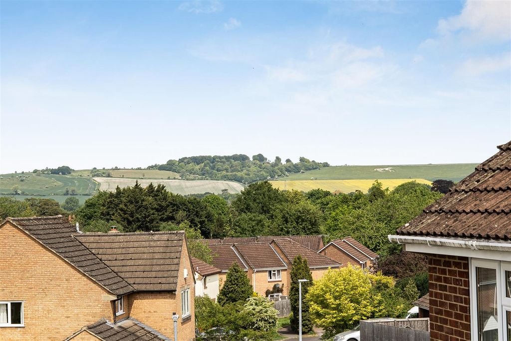 4 bed detached house for saleNeate Road, Devizes SN10 photo 5