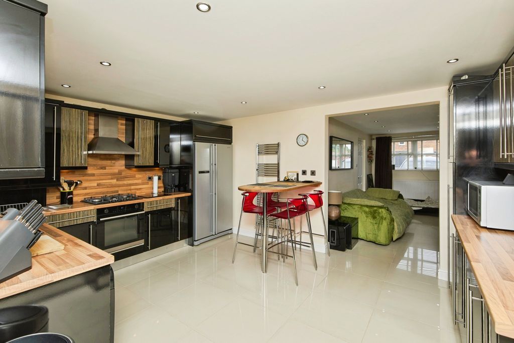 Additional image 7 of 4 bed semi-detached house for saleAbbot Close, Burton-On-Trent DE14