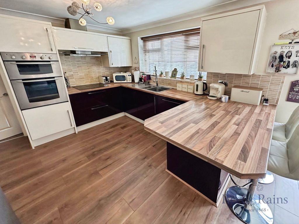 Additional image 4 of 4 bed detached house for saleFairoak Road, Newcastle, Staffordshire ST5