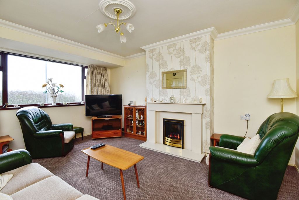 3 bed semi-detached house for saleChell Heath Road, Stoke-On-Trent ST6 photo 5