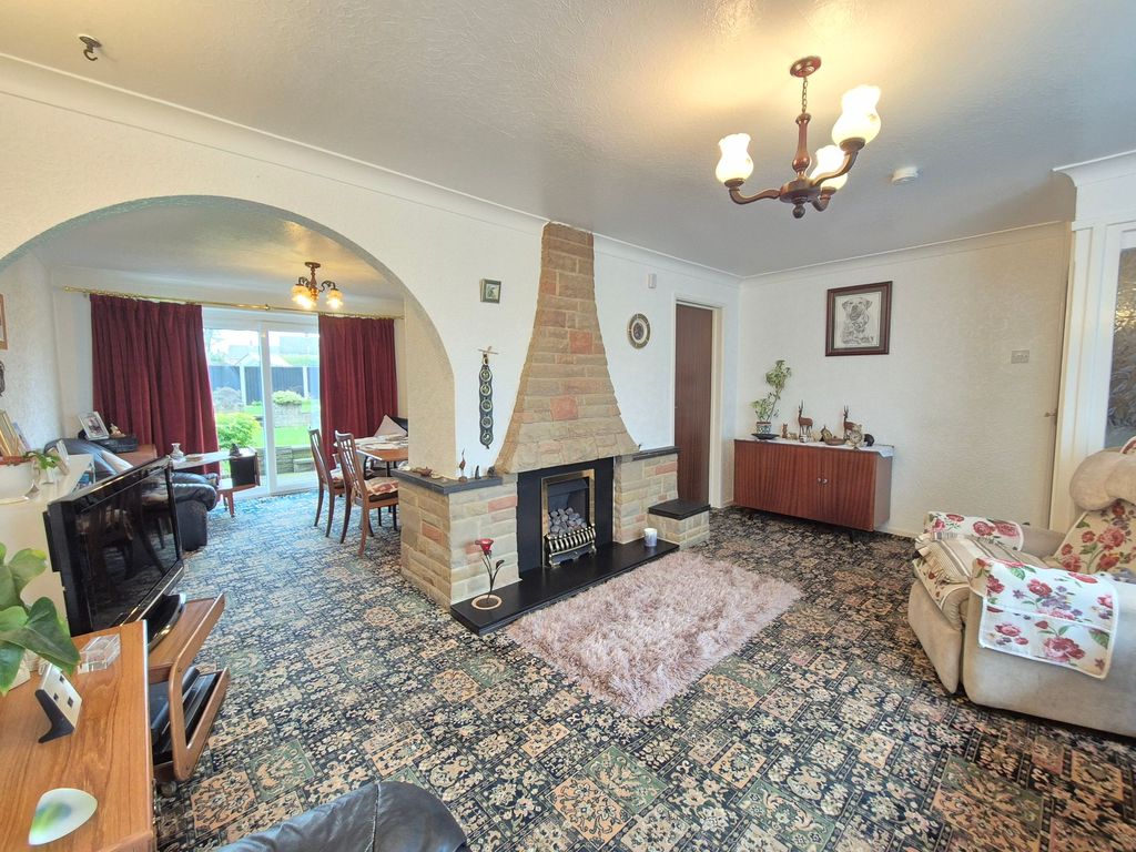 4 bed detached house for salePreston Close, Stanton Under Bardon LE67 photo 2