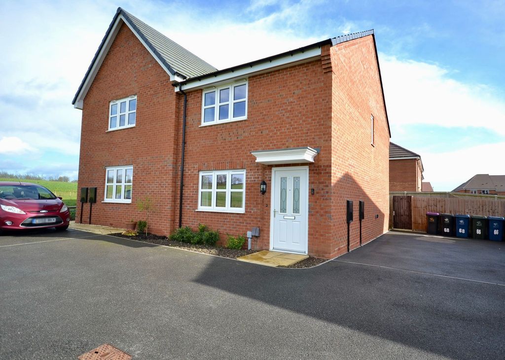 3 bed semi-detached house for saleBuzzard Way, East Leake LE12