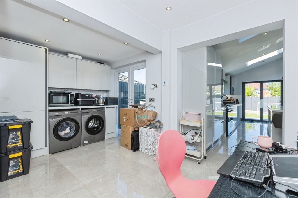 Additional image 17 of 4 bed semi-detached house for saleScraptoft Lane, Leicester LE5