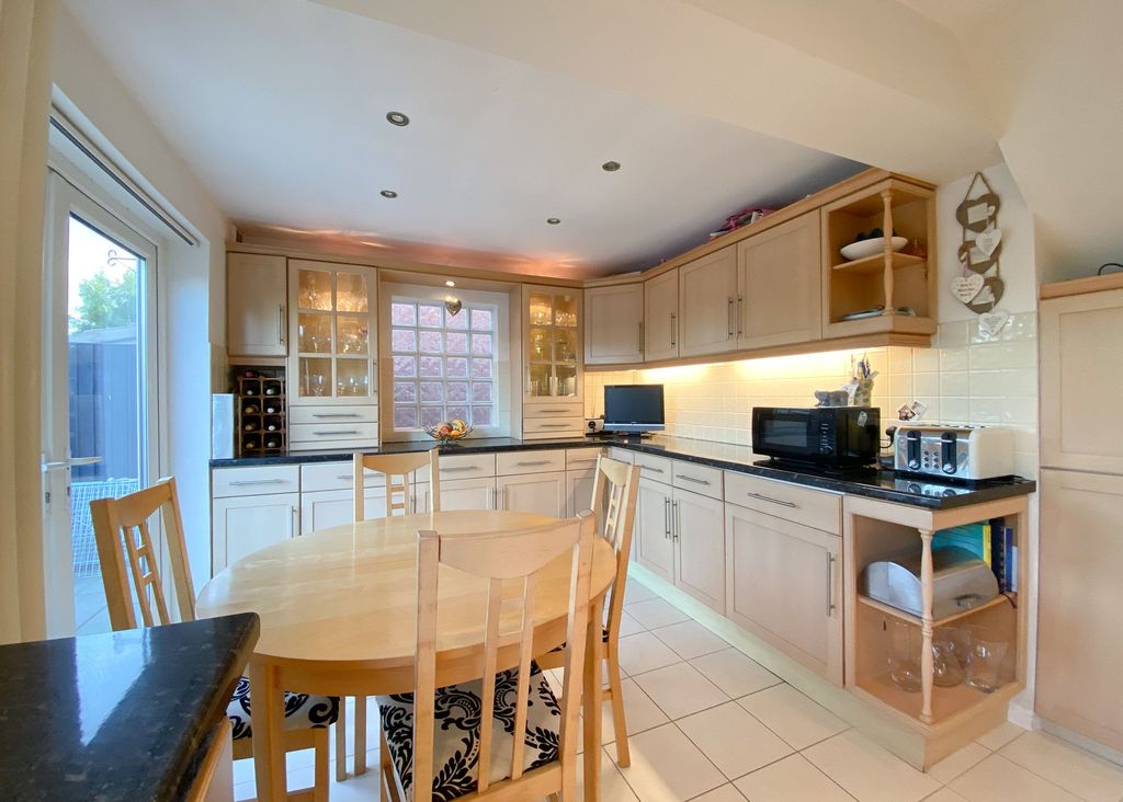 3 bed semi-detached house for saleUplands Road, Oadby LE2 photo 5