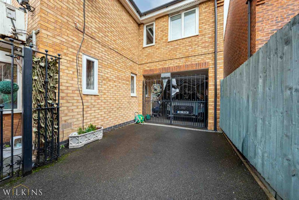 Additional image 30 of 4 bed detached house for saleField Close, Kettlebrook, Tamworth, Staffordshire B77
