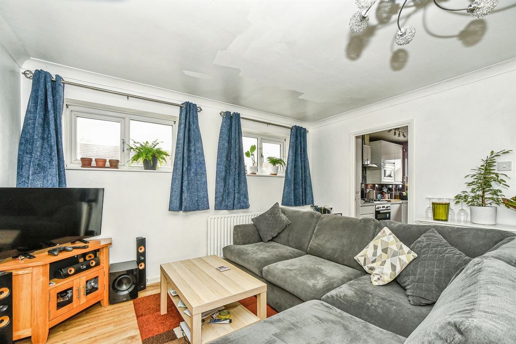 Additional image 4 of 2 bed property for saleKingfisher Drive, Durrington, Salisbury SP4