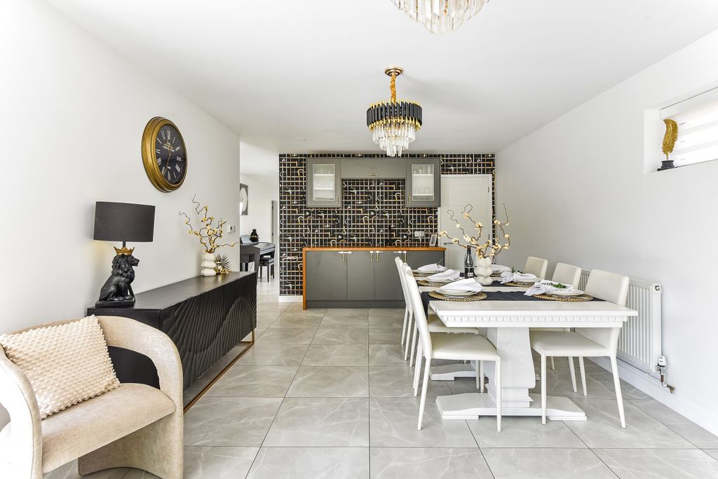 Additional image 4 of 4 bed detached house for saleAlderbury, Salisbury SP5