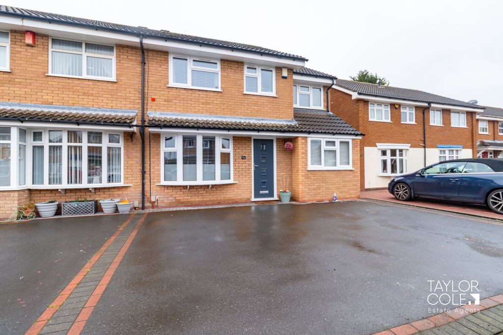 4 bed semi-detached house for saleSwallowfield, Tamworth B79