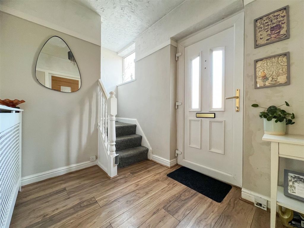 Additional image 9 of 4 bed property for saleHillswood Avenue, Leek ST13