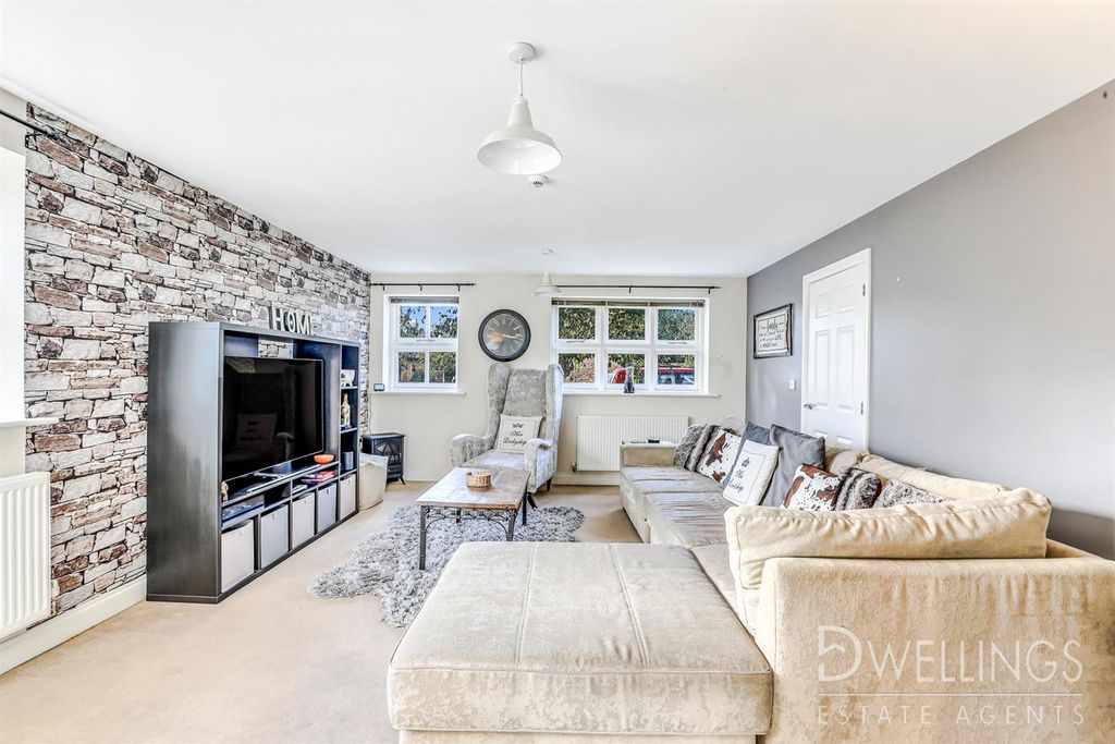 3 bed semi-detached house for salePoplars Barn, Chestnut Drive, Burton-On-Trent DE13 photo 3