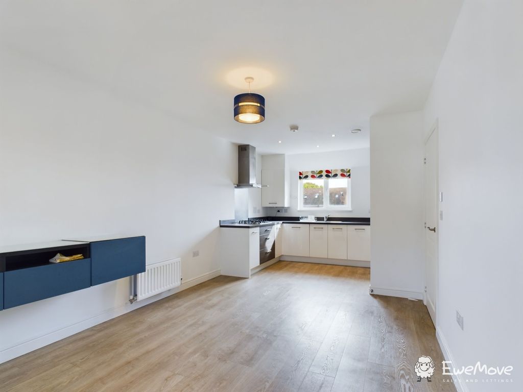 2 bed flat for saleDimmer Drive, Wilton, Salisbury, Wiltshire SP2 photo 5