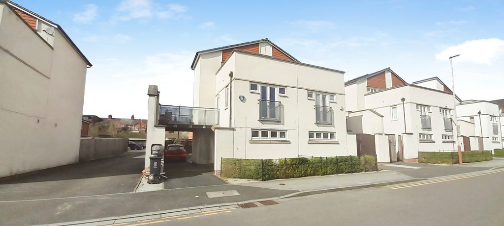 3 bed semi-detached house for saleWatkin Road, Leicester LE2