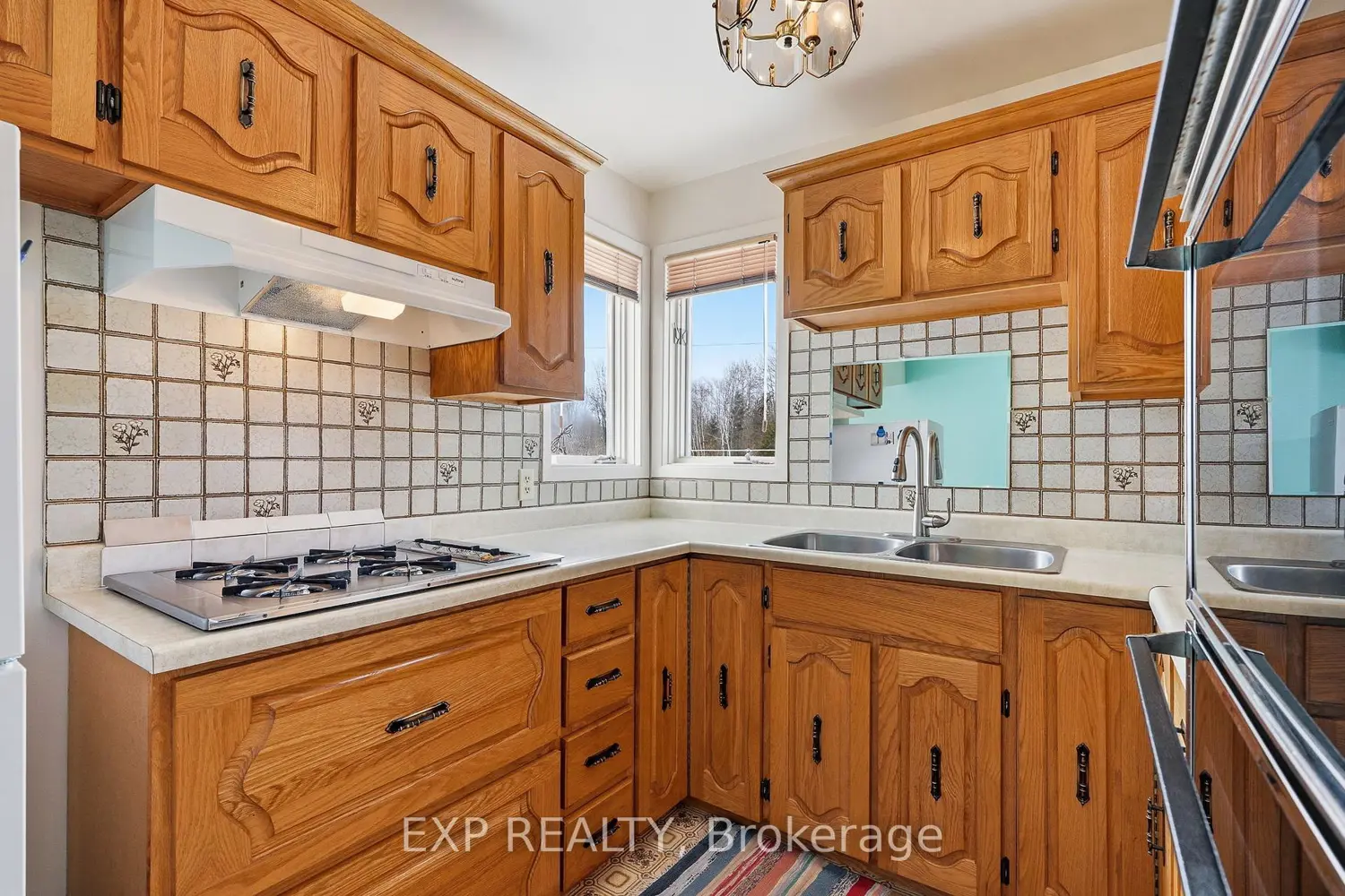 1776 Labonte Street photo 4