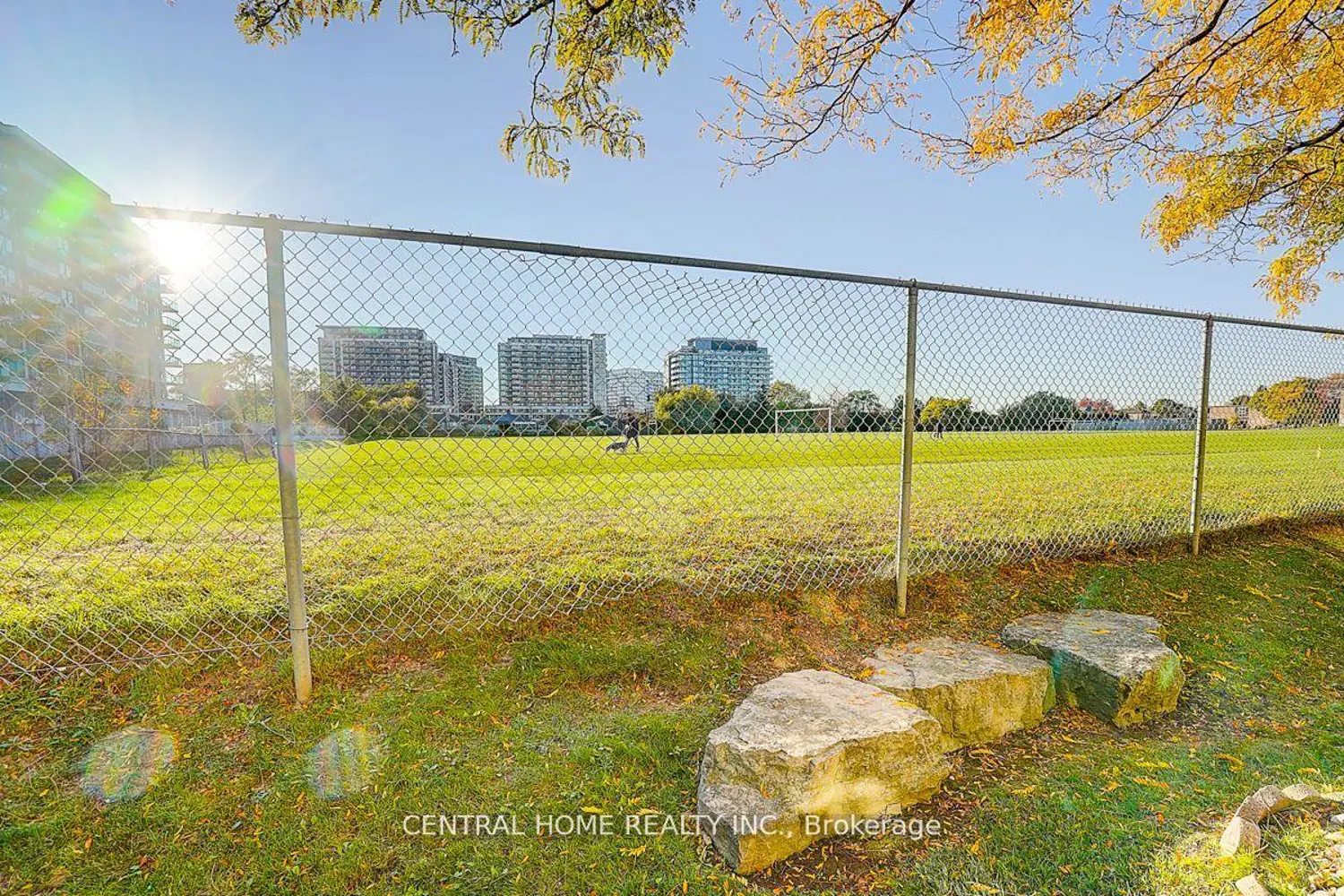Additional image 18 of 988 Sheppard Avenue 11