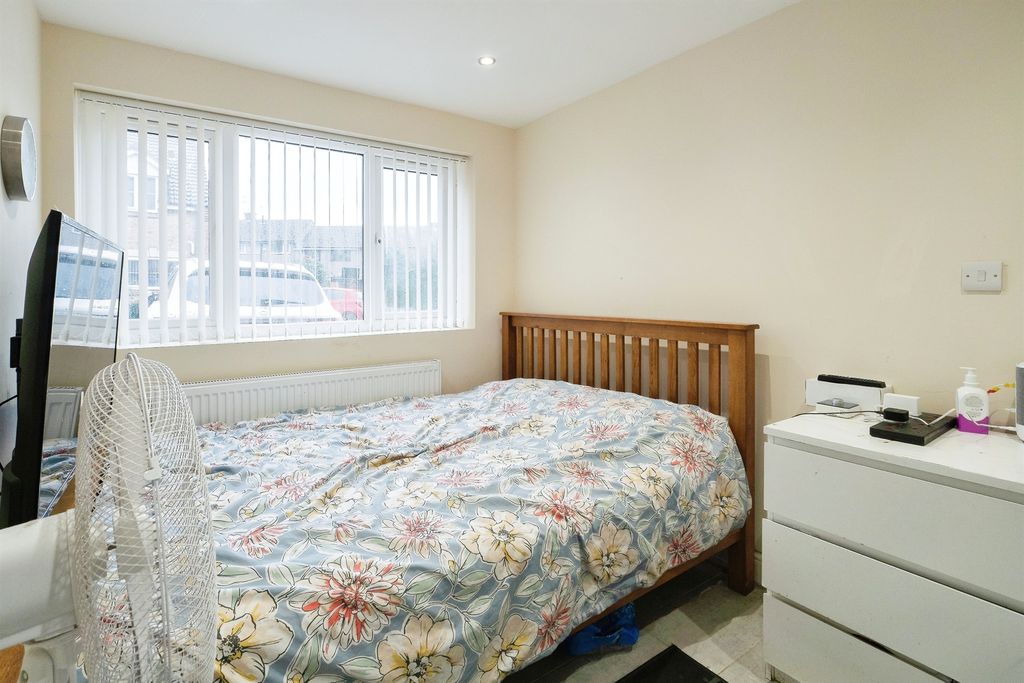 Additional image 10 of 5 bed terraced house for saleHarleston Close, Leicester LE5