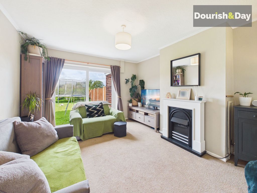 3 bed semi-detached house for saleDoxey Fields, Stafford ST16 photo 3