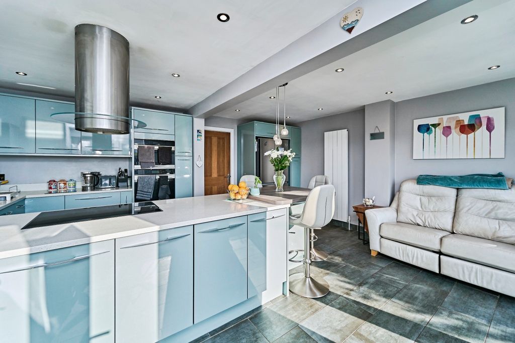 3 bed link detached house for saleCartersfield Lane, Stonnall WS9 photo 5