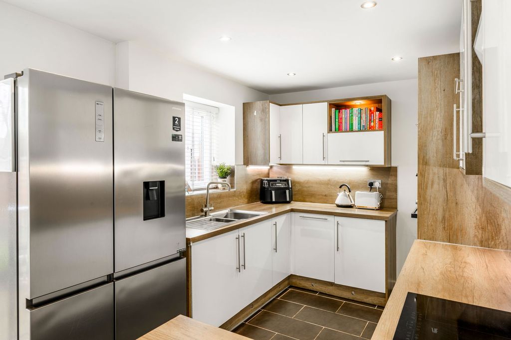Additional image 2 of 3 bed semi-detached house for saleQuinton Avenue, Walsall WS6