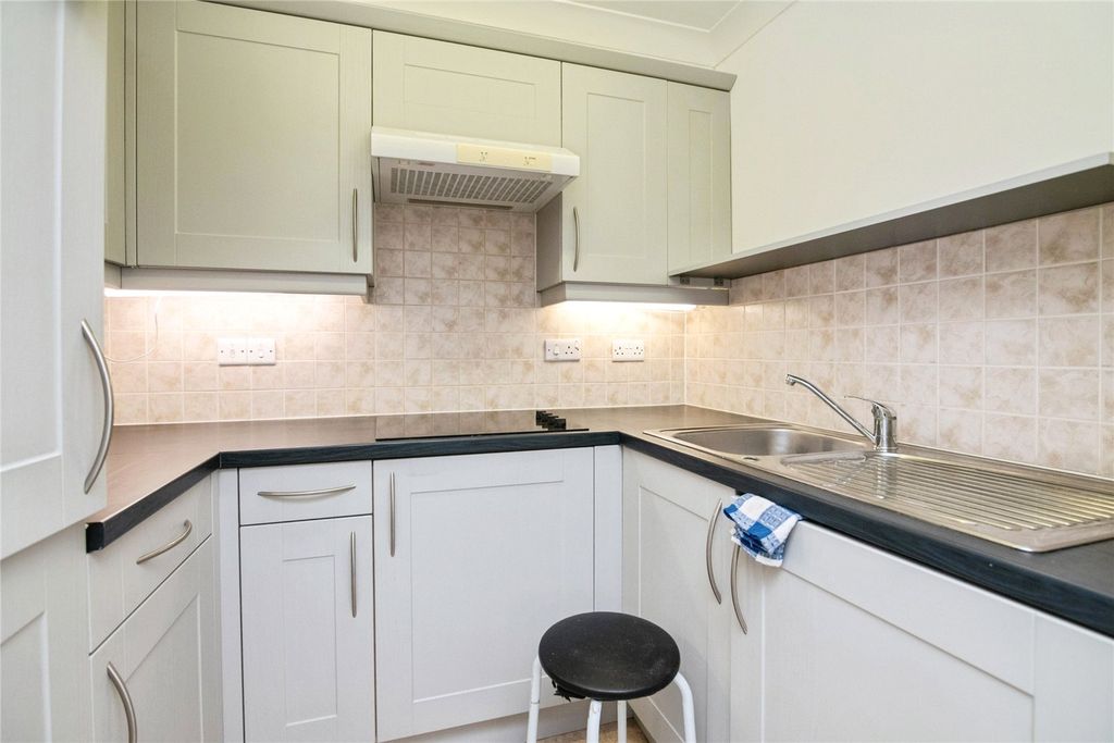 1 bed flat for saleWombrook Court, Wombourne WV5