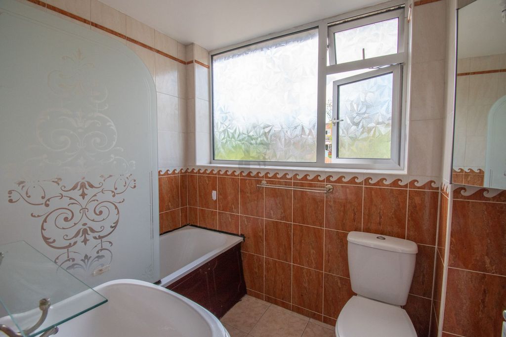 Additional image 10 of 3 bed semi-detached house for saleNevanthon Road, Leicester LE3