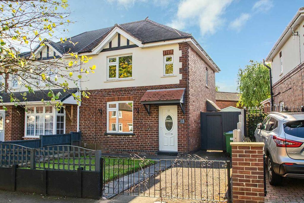 3 bed semi-detached house for saleLeedham Avenue, Amington, Tamworth B77