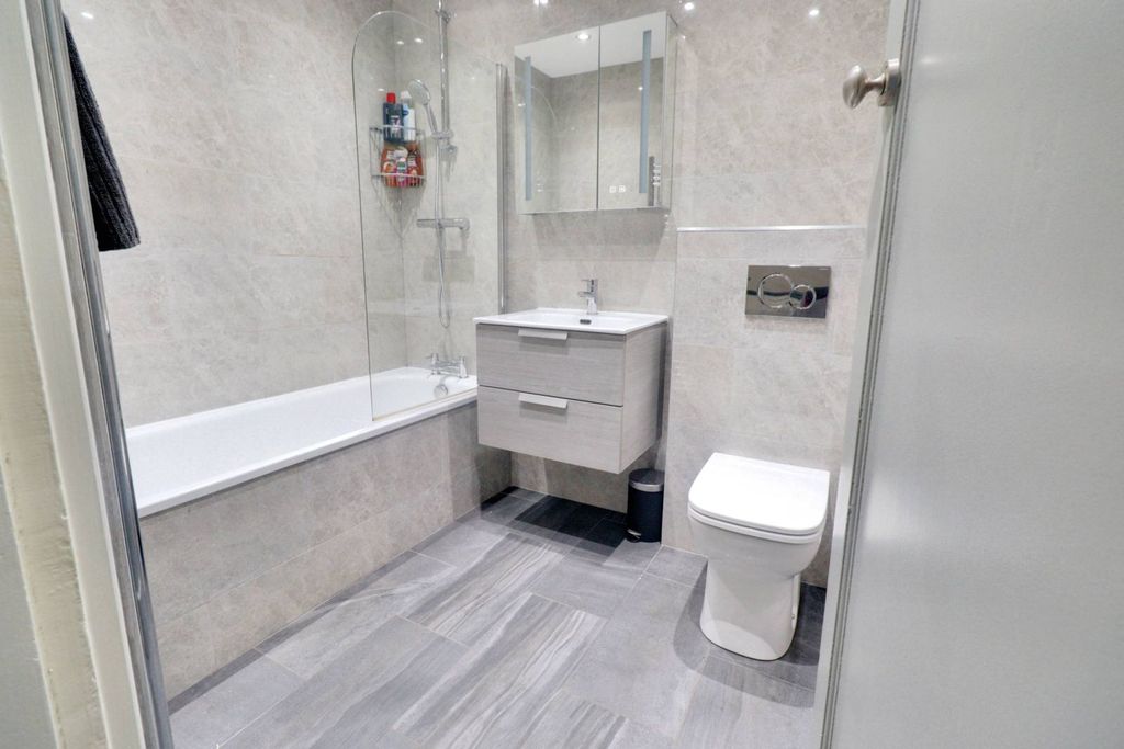 Additional image 17 of 4 bed semi-detached house for saleSpencefield Lane, Leicester LE5