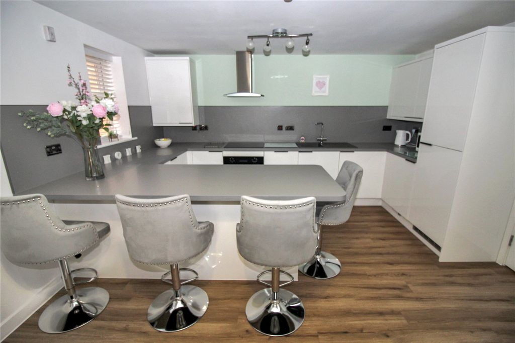 Additional image 3 of 2 bed flat for saleCloatley Crescent, Royal Wootton Bassett, Swindon, Wiltshire SN4