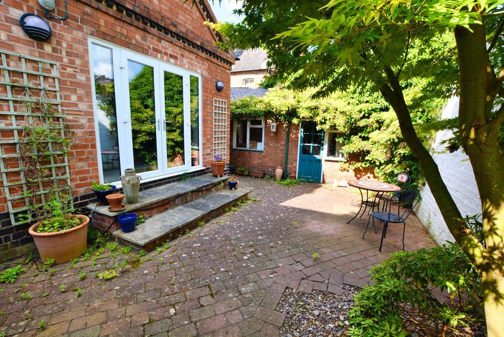 Additional image 6 of 6 bed semi-detached house for saleAlexandra Road, Stoneygate, Leicester LE2