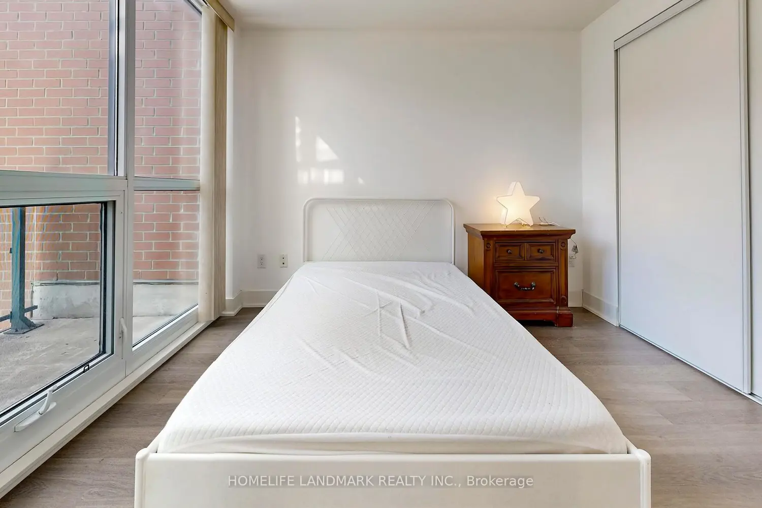 Additional image 11 of 7608 Yonge Street 513