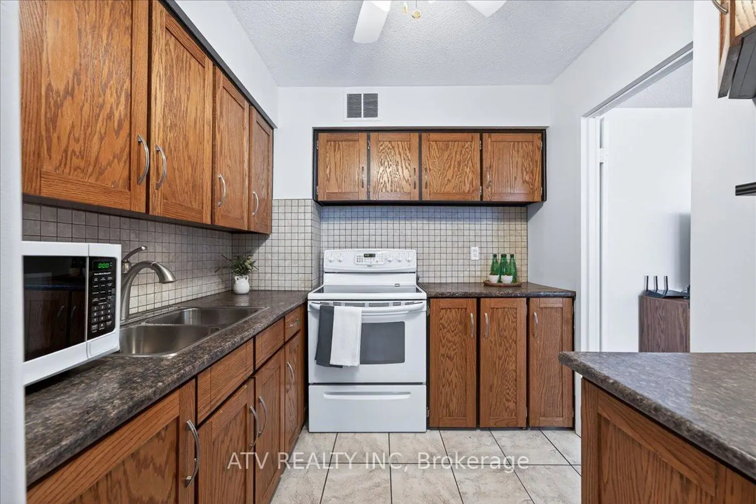 Additional image 10 of 151 La Rose Avenue 804