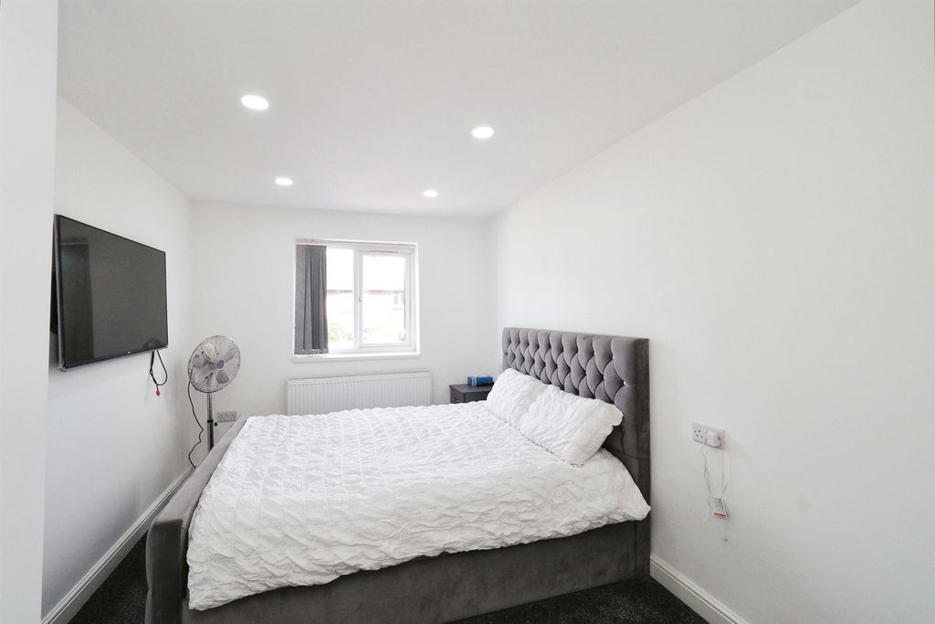 Additional image 9 of 4 bed semi-detached house for saleMarsh Close, Leicester LE4