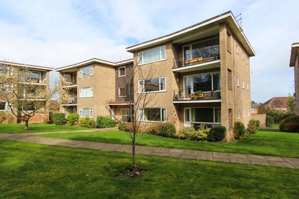 2 bed flat for saleOundle Court, Vesey Close, Four Oaks B74
