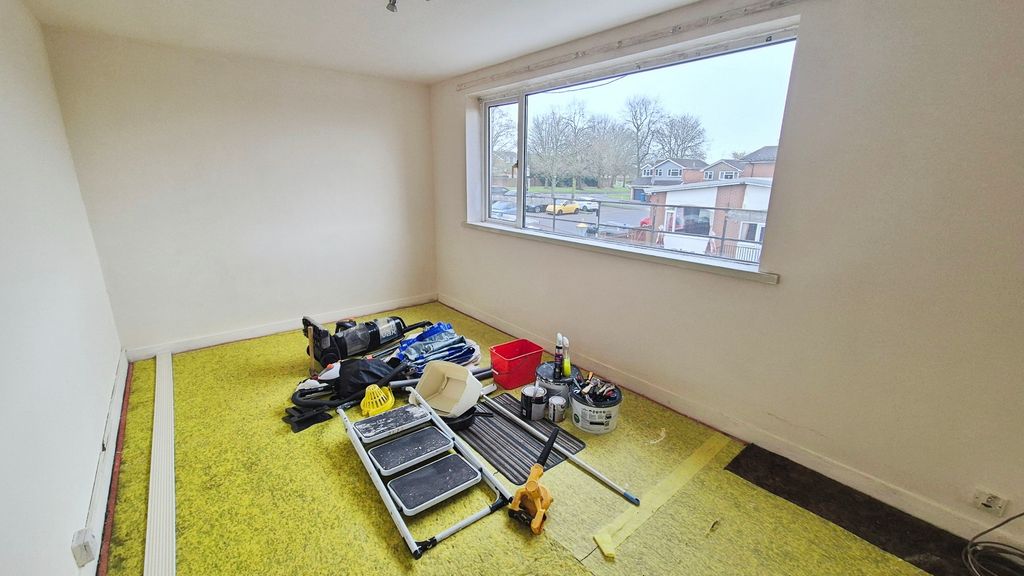 2 bed flat for saleParkside Shopping Precinct, Stafford ST16 photo 4