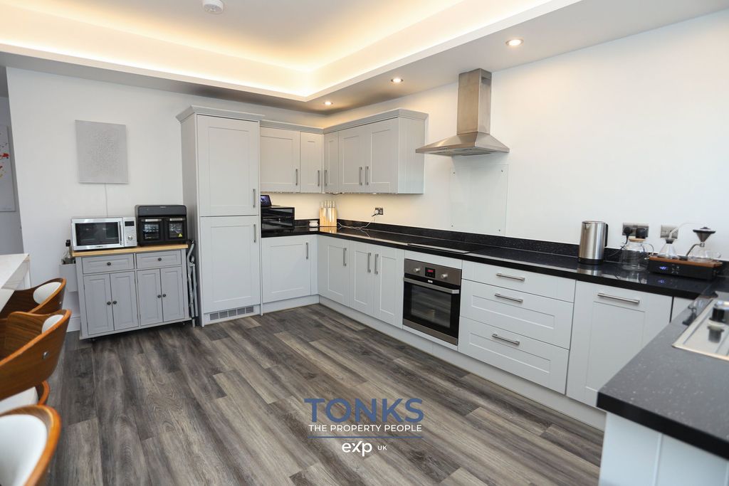 Additional image 7 of 2 bed flat for saleBaggeridge House, Roadstone Drive, Dudley, West Midlands DY3