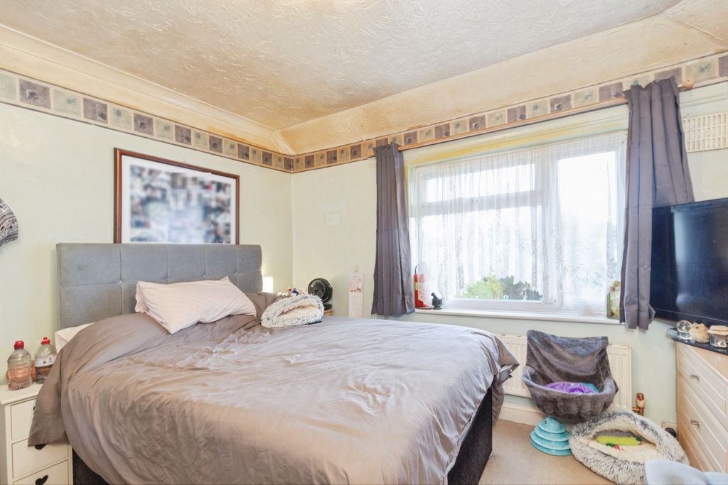 Additional image 5 of 3 bed semi-detached house for saleBeaumont Leys Lane, Leicester LE4